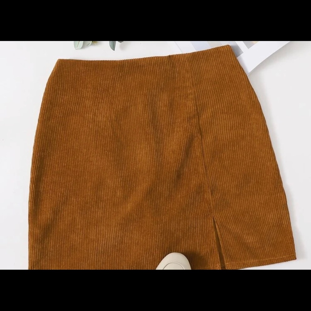 Mini skirt perfect for fall. Brand new.